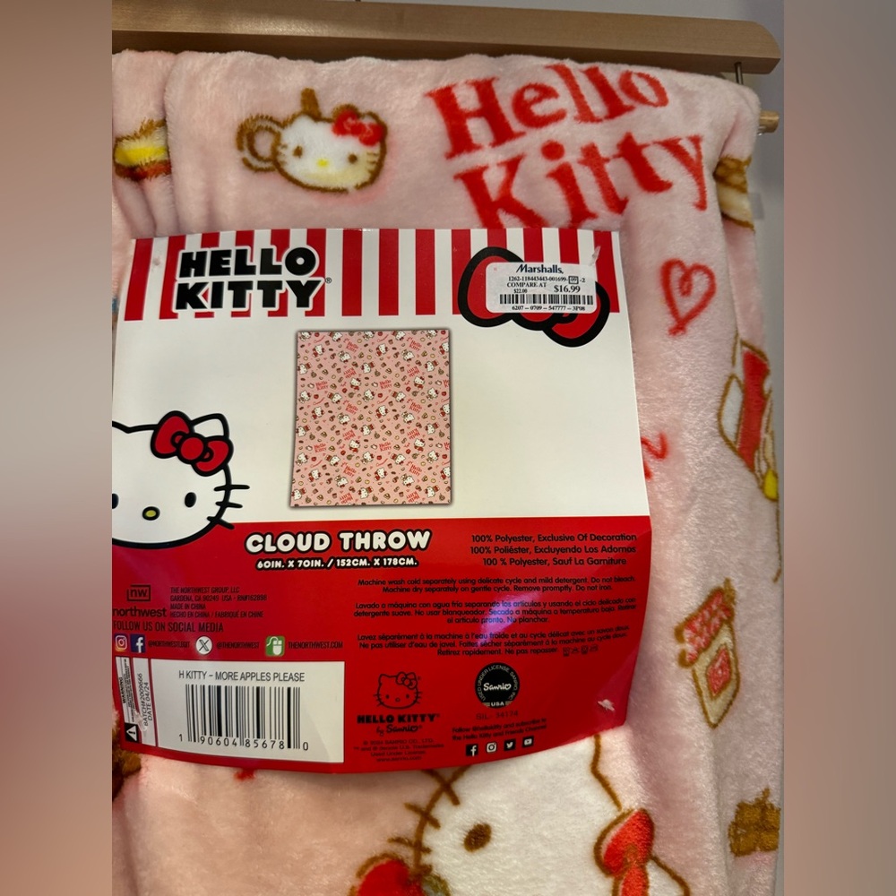 Hello Kitty Candy Apple Blanket - Picture 3 of 3